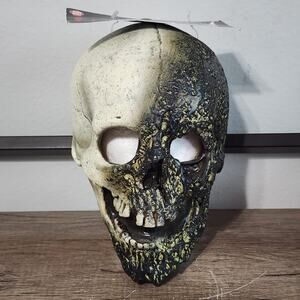 Trick Or Treat Studios Fear Street Rubber Latex Skull Killer Mask